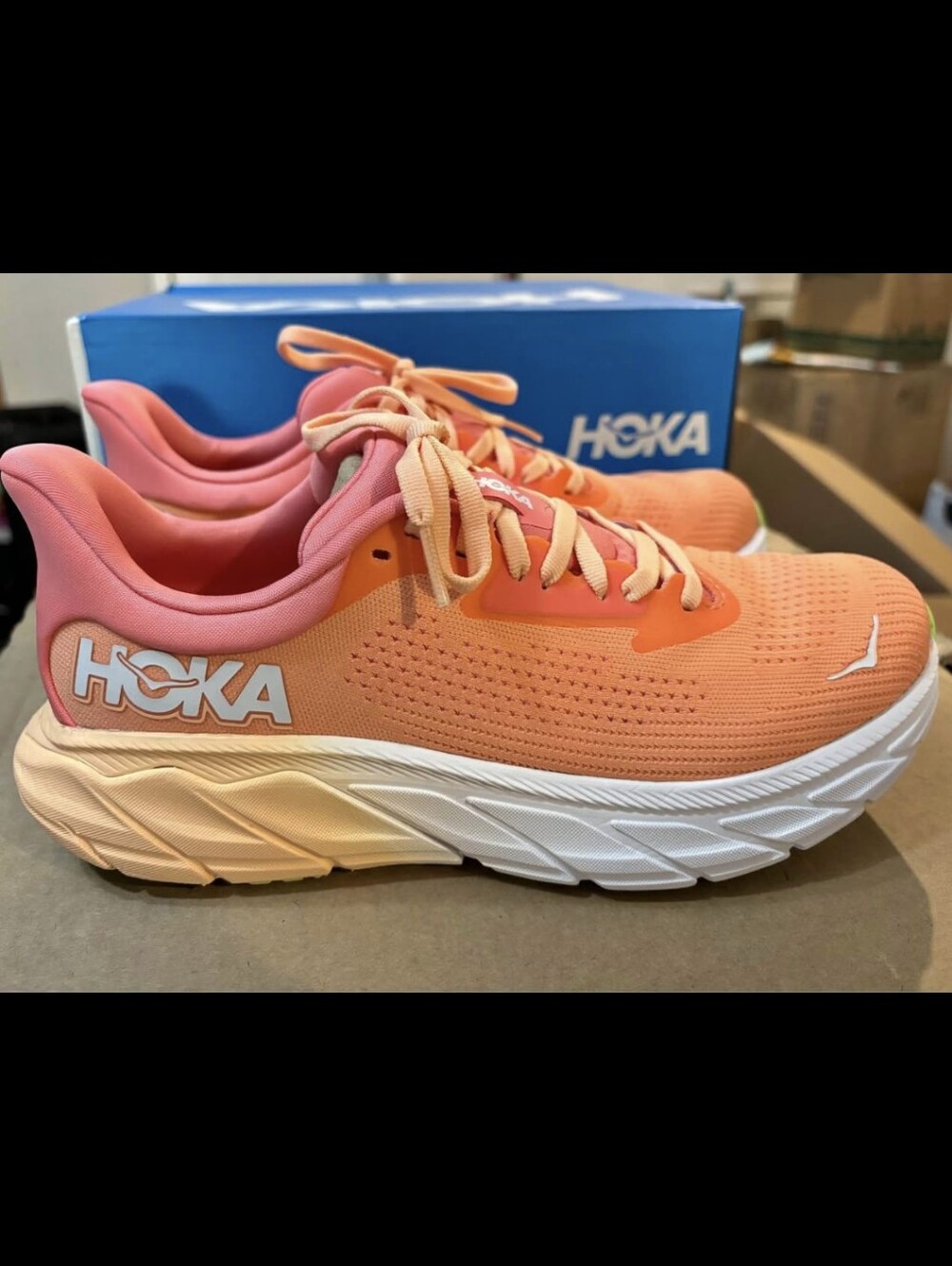 NEW Hoka Arahi 7 - Women’s Size 8 B